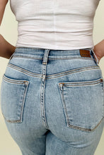 Load image into Gallery viewer, Judy Blue Cropped Raw hem jeans